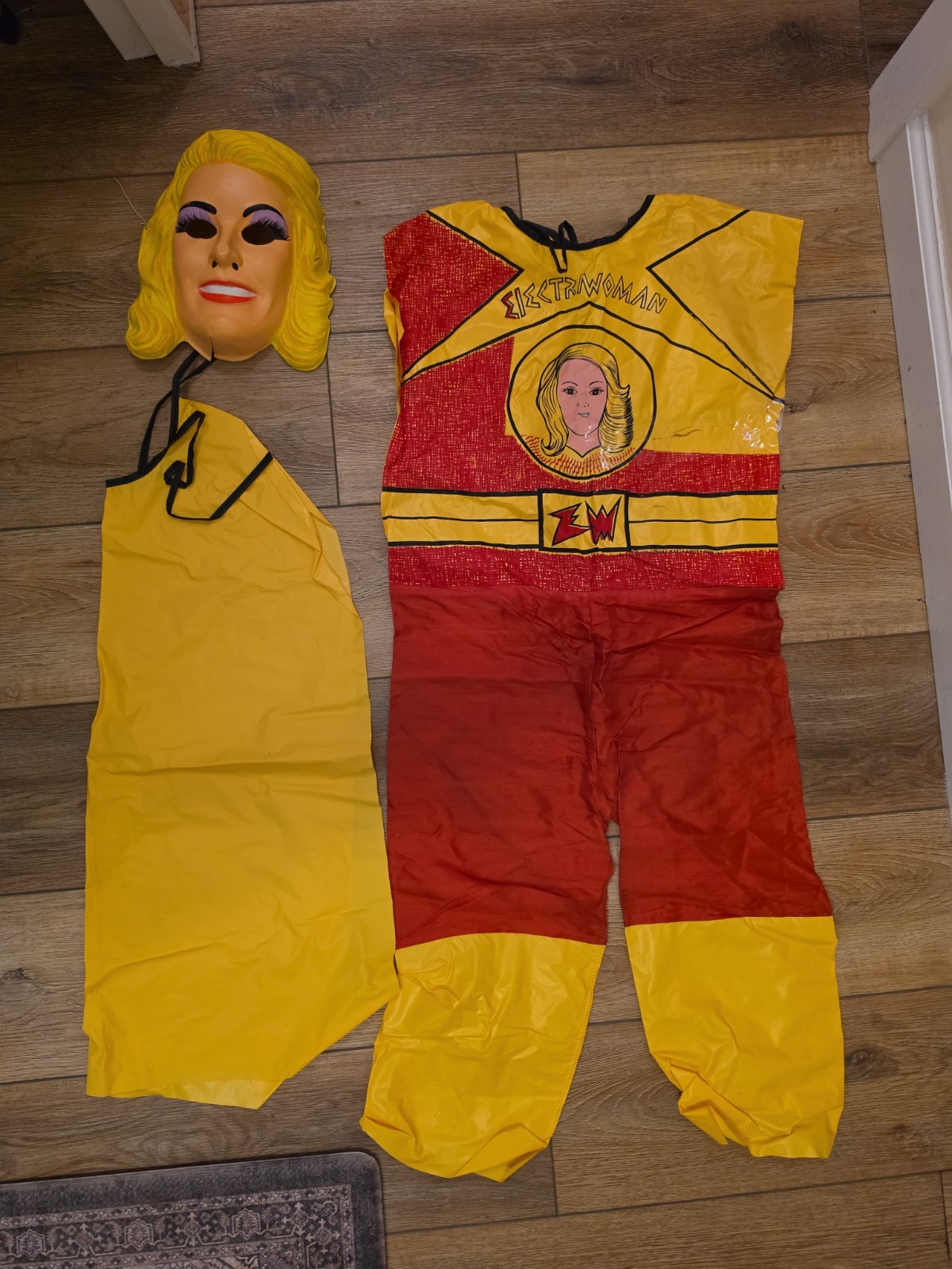 Vintage 1976 Ben Cooper ELECTRA-WOMAN Halloween Mask Costume SID & MARTY KROFFT Vintage 1976 Ben Cooper ELECTRA-WOMAN Halloween Mask Costume SID & MARTY KROFFT