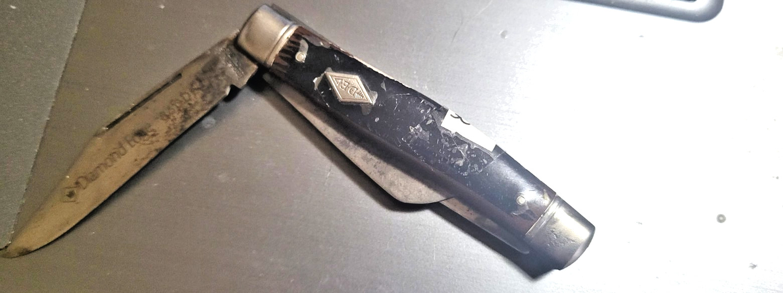 VINTAGE Imperial USA "DE" 3-BLADE POCKET KNIFE