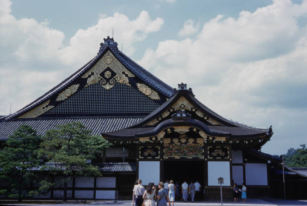 Ninomaru Palace In Kyoto Visitors Arrive At The Entrance To Ninoma- Old Photo Ninomaru Palace In Kyoto Visitors Arrive At The Entrance To Ninoma- Old Photo