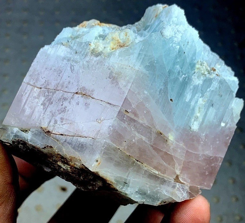 2815 Carats Amazing Bicolour Beryl From Bahar Shigar Pakistan 2815 Carats Amazing Bicolour Beryl From Bahar Shigar Pakistan