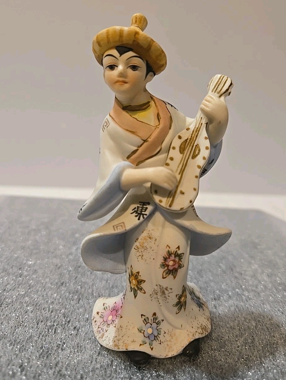 Vintage 4" Lefton Japan Porcelain Figurine KW1701 w/ Original Sticker Vintage 4" Lefton Japan Porcelain Figurine KW1701 w/ Original Sticker