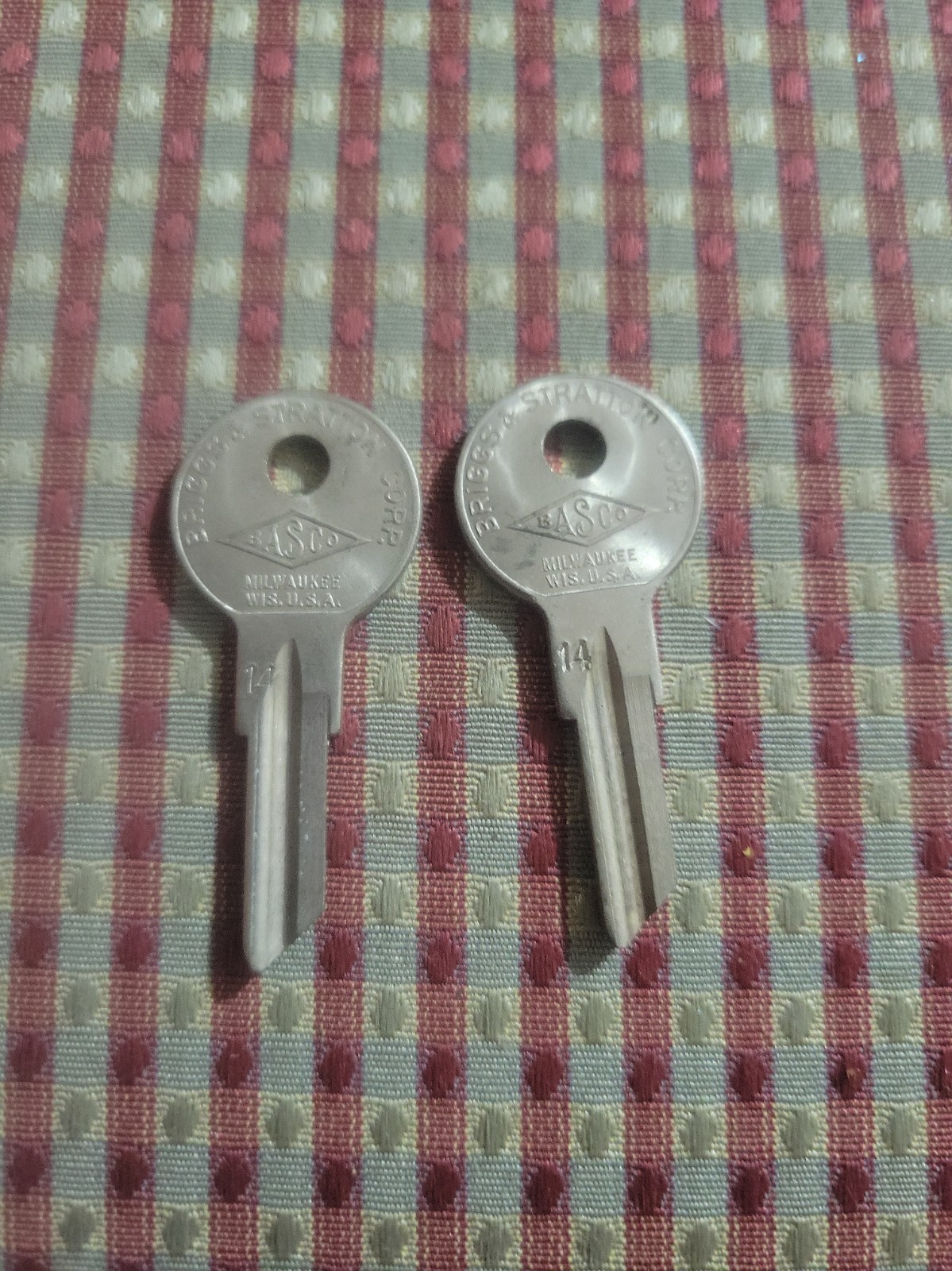 2 NOS Vintage Briggs & Stratton BASCO #14 Milwaukee Auto Uncut Key Blanks No 14