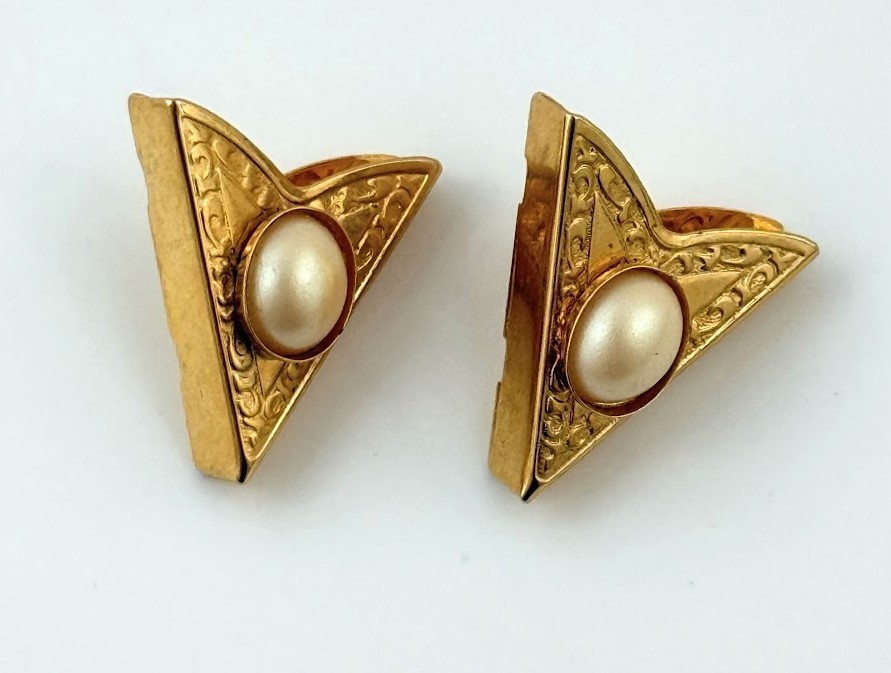 Vtg Collar Clips Tips Gold Tone Steampunk Triangle Faux Pearl Gold Tone Ornate Vtg Collar Clips Tips Gold Tone Steampunk Triangle Faux Pearl Gold Tone Ornate