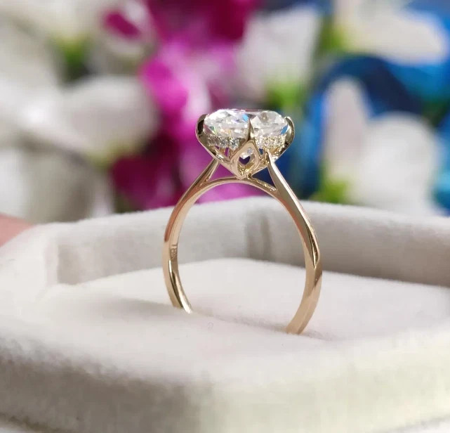 Vintage Tulip Setting Hidden Halo Oval Moissanite Engagement Ring Vintage Tulip Setting Hidden Halo Oval Moissanite Engagement Ring