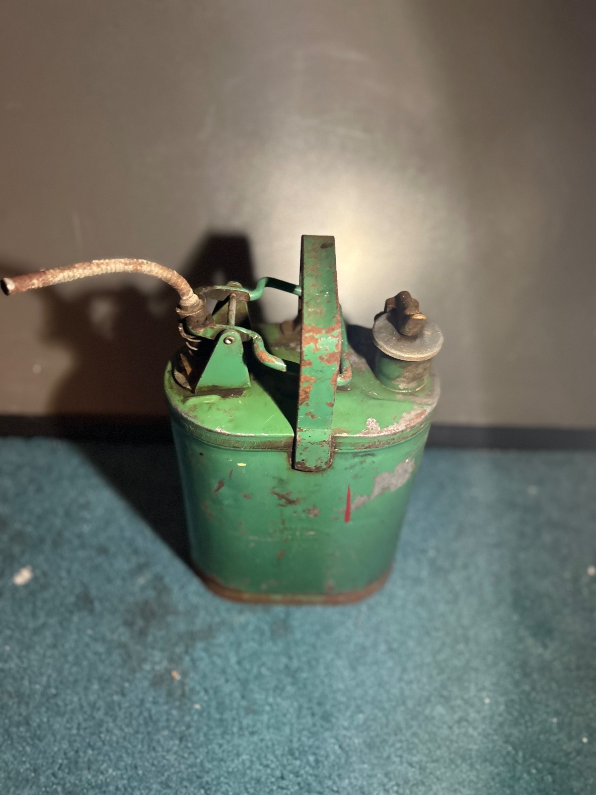 Oil and gas can green rare good condition Oil and gas can green rare good condition