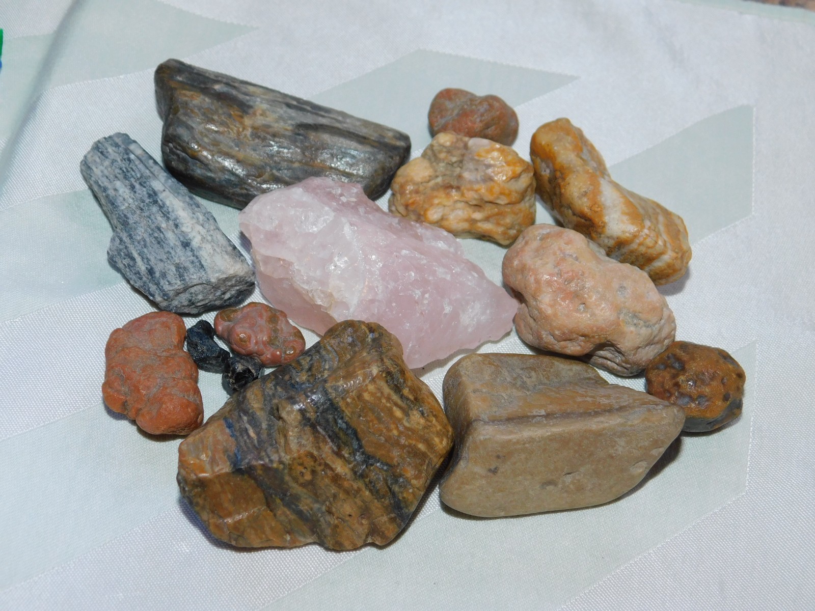 1# Bag of South Dakota Grassland Rocks Agates Quartz Petrified Wood Tourmaline