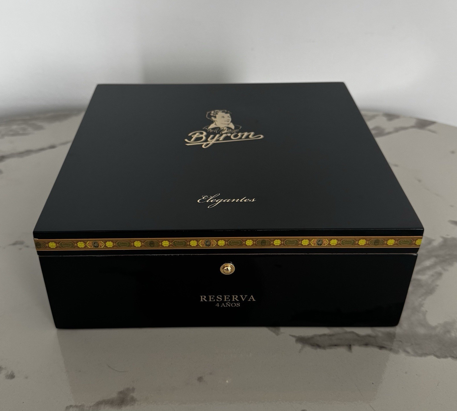 Byron Elegantes Reserva 5 Anos Black Limited Luxury Humidor  #378-400