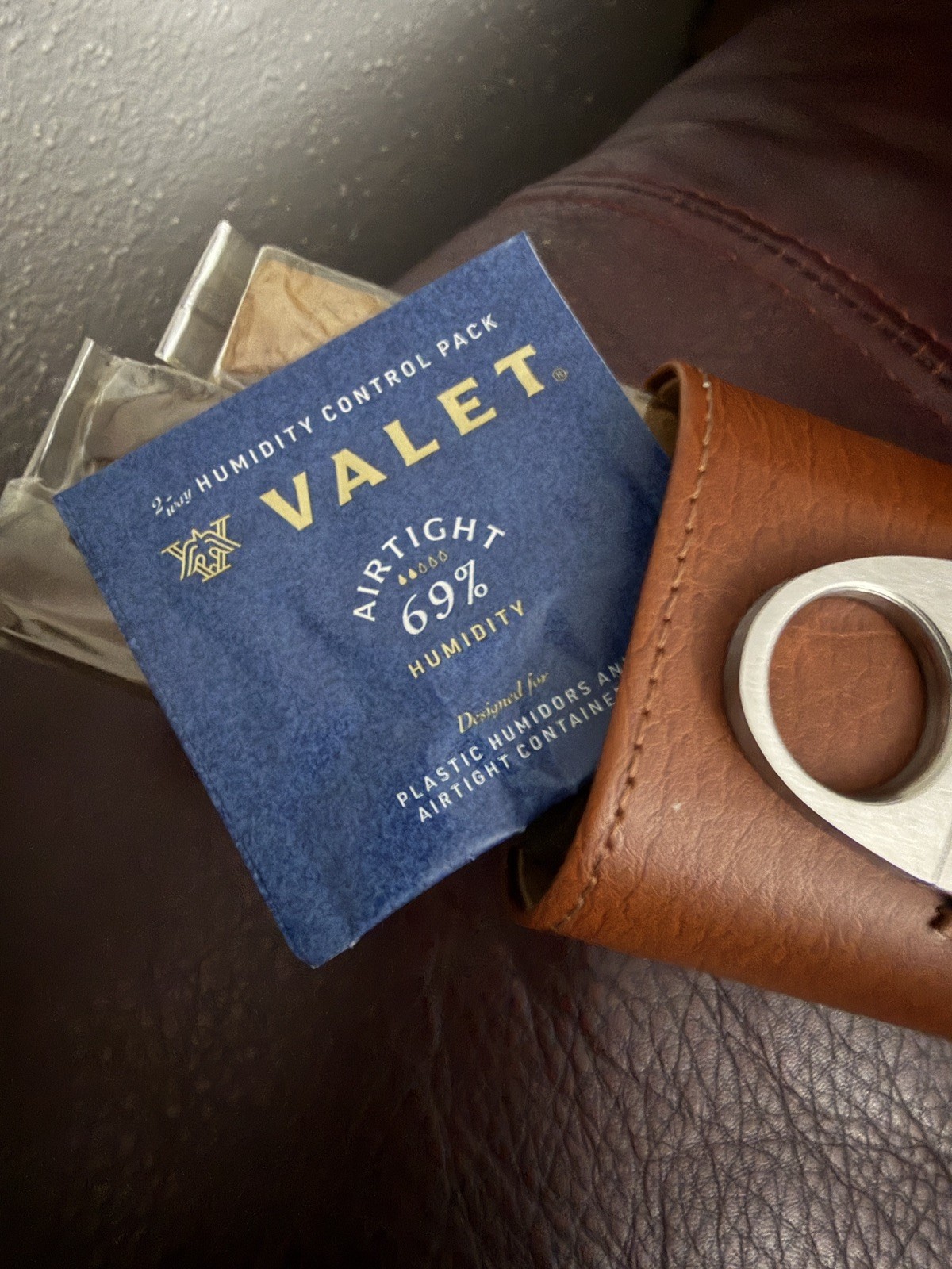 Valet 69% 2-Way Humidity Packs 10-Pack (8G) Travel & Portable BETTER THAN BOVEDA Valet 69% 2-Way Humidity Packs 10-Pack (8G) Travel & Portable BETTER THAN BOVEDA