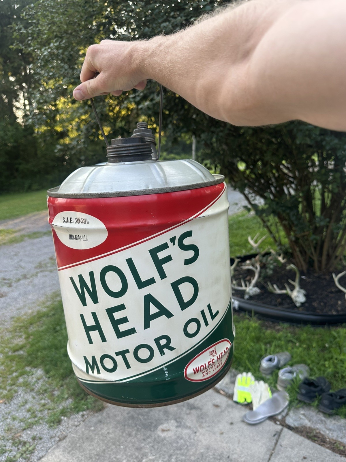 Vintage WOLF'S HEAD 5-Gallon Motor Oil Can w/ Wood Handle & 2 Spouts W Oil- Mint