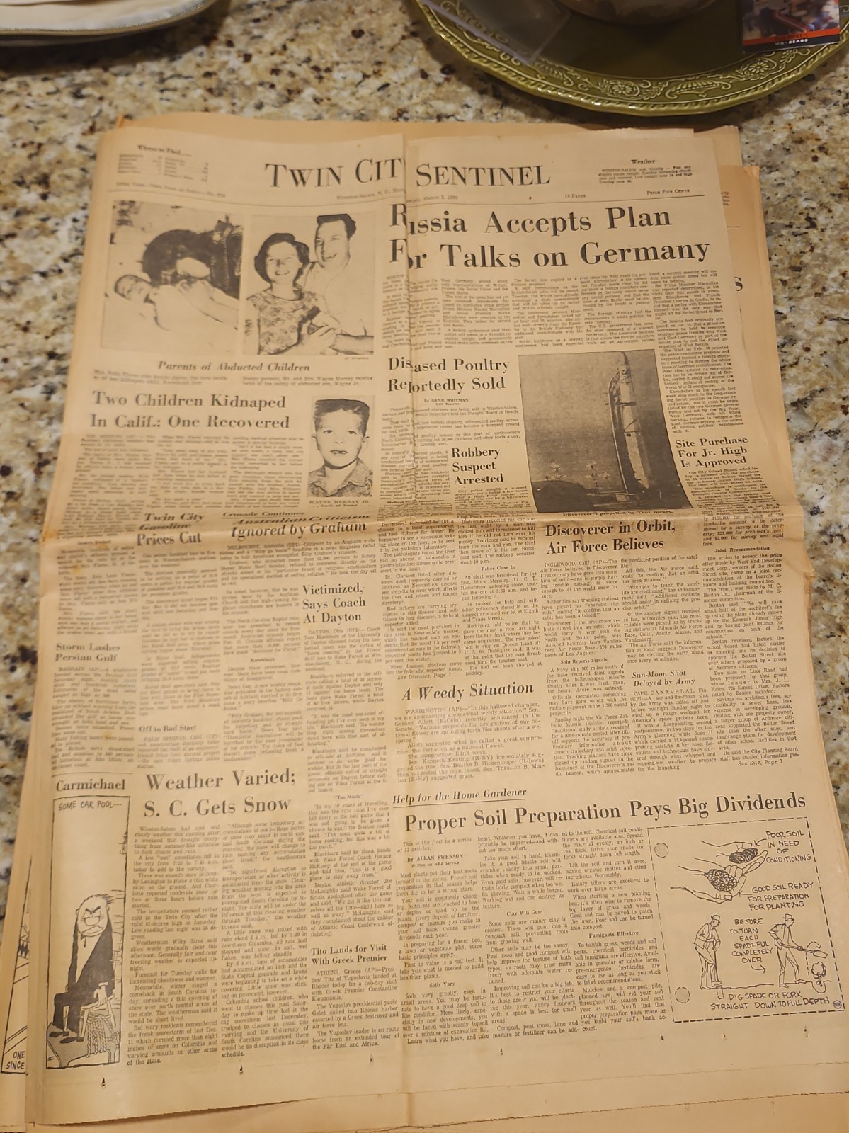 Vintage 1958-1959 Newspaper Lot (3) Space Race Cold War Alaska Statehood Castro