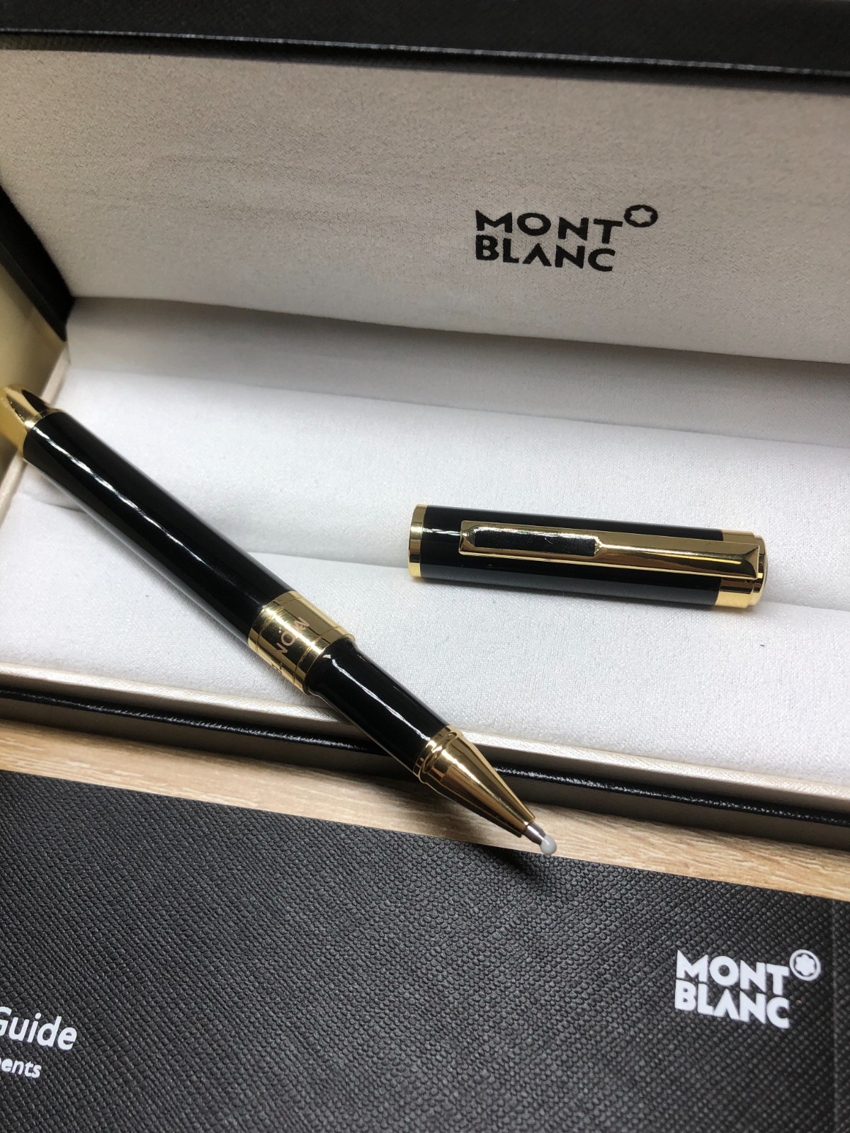 Montblanc Meisterstück Classic Black Gold Rollerball Pen with Box Writing Pen Montblanc Meisterstück Classic Black Gold Rollerball Pen with Box Writing Pen