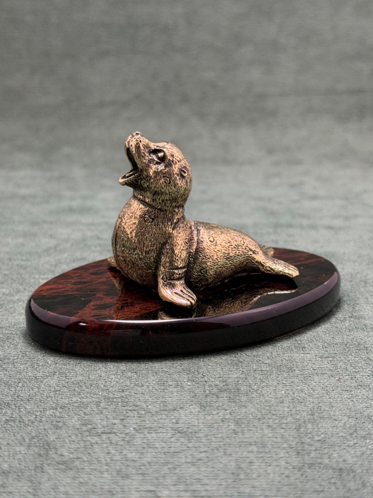Art Deco Sea Lion Figurine Cast Bronze Statuette Base in Volcanic Obsidian Stone Art Deco Sea Lion Figurine Cast Bronze Statuette Base in Volcanic Obsidian Stone