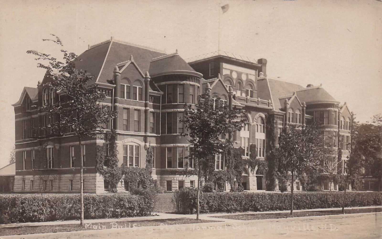 Mayville State University Campus Regina Tryba Wahpeton ND Photo Postcard 34A
