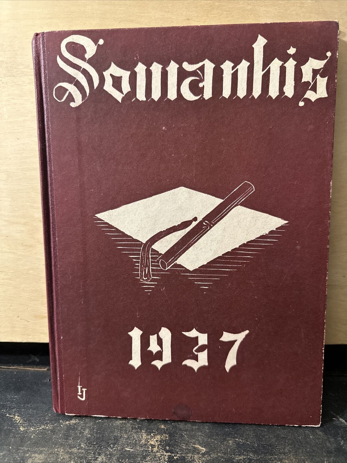 Manchester Connecticut high school ￼Yearbook 1937 “Somanhis”