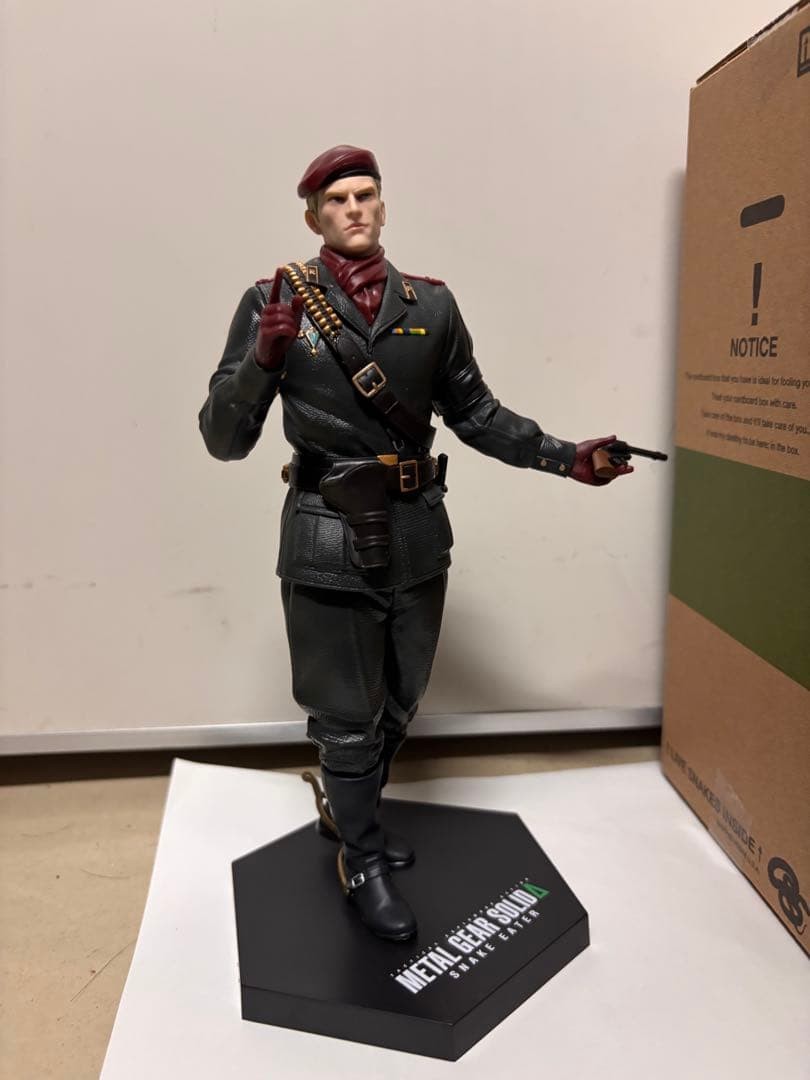 Metal Gear Solid Revolver Ocelot Snake Eater Figure Konami Collectible 13+