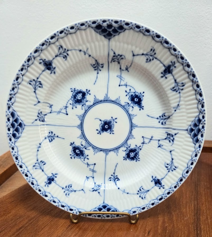Vintage Royal Copenhagen Blue Fluted Half Lace Salad Plate #573 First Quality