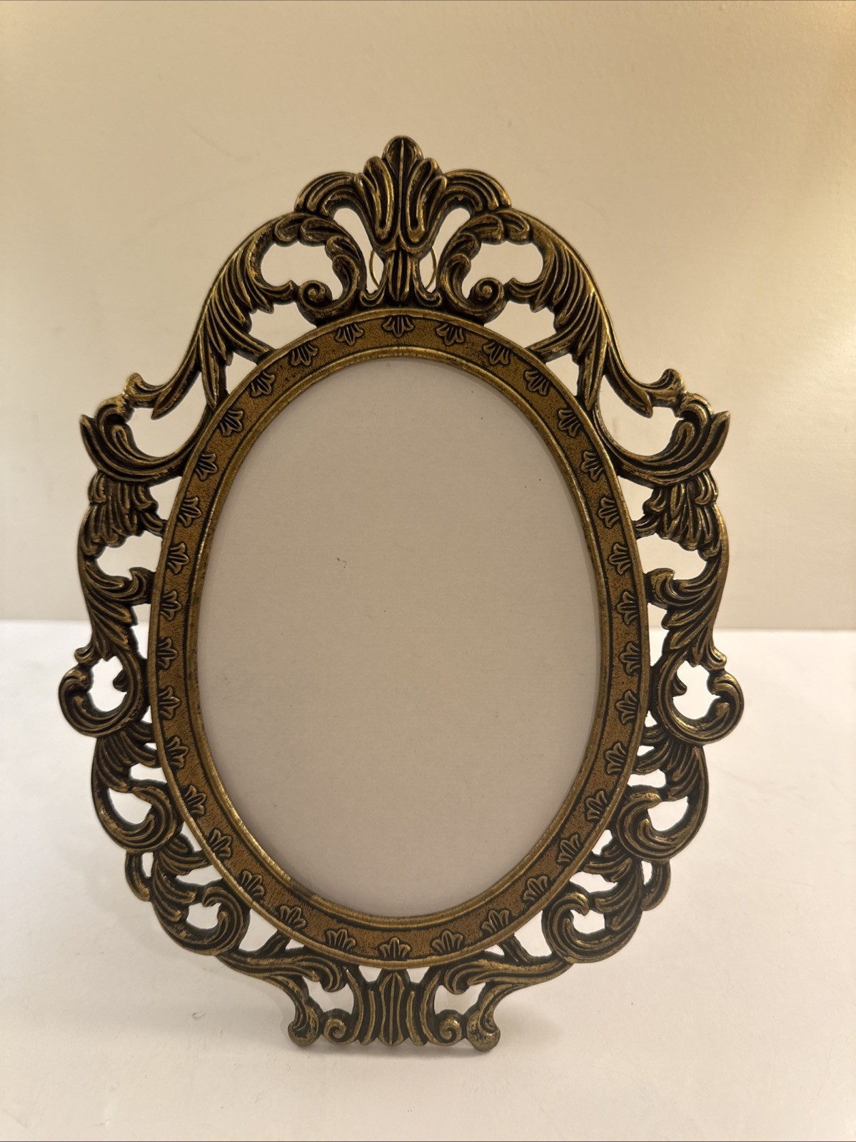 Vintage Creative Circle Ornate Oval Gold Tone Frame From Kits 8 X 10 In Vintage Creative Circle Ornate Oval Gold Tone Frame From Kits 8 X 10 In
