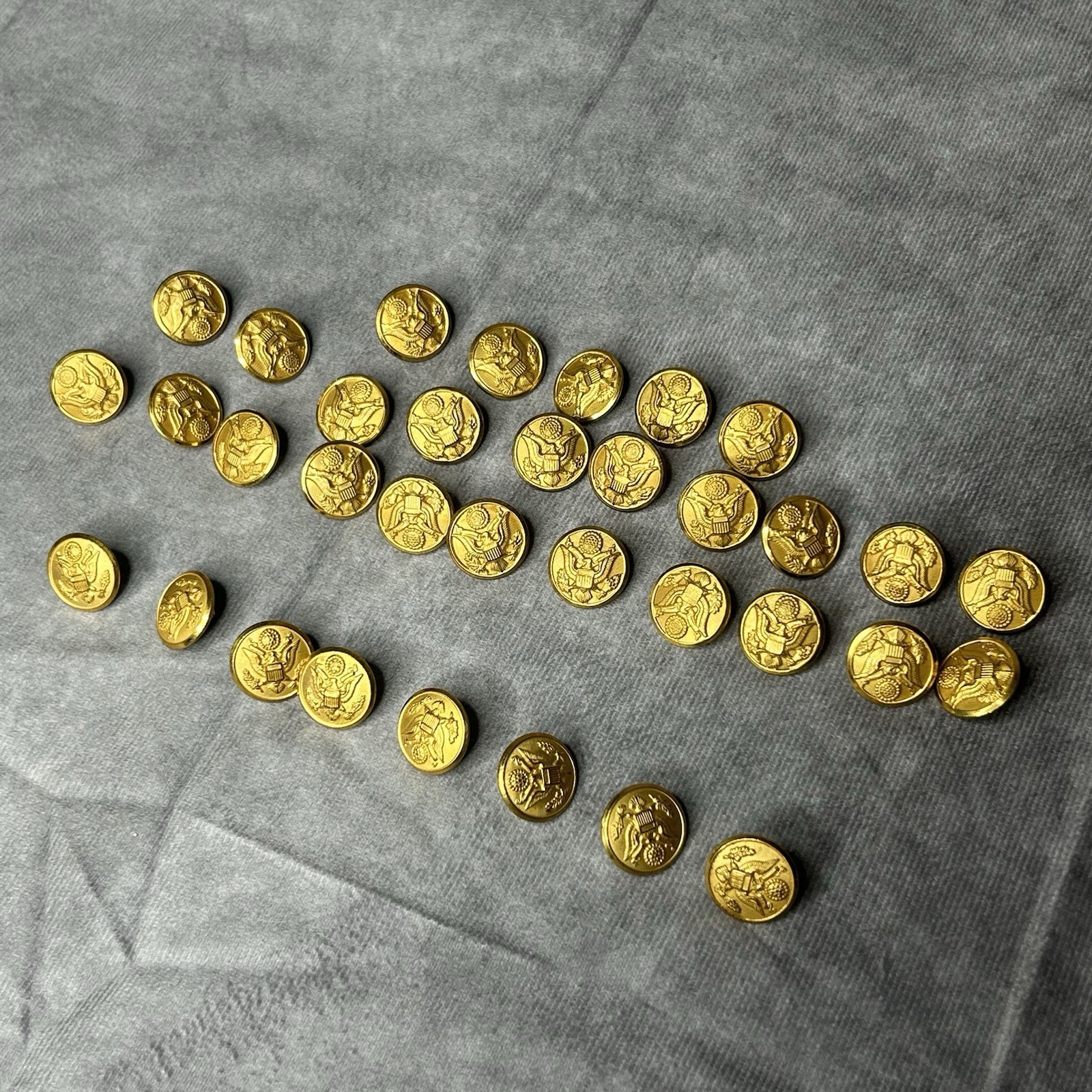 34 Waterbury W.B. Co. WWII US Army Great Seal Eagle Brass Buttons Military 34 Waterbury W.B. Co. WWII US Army Great Seal Eagle Brass Buttons Military