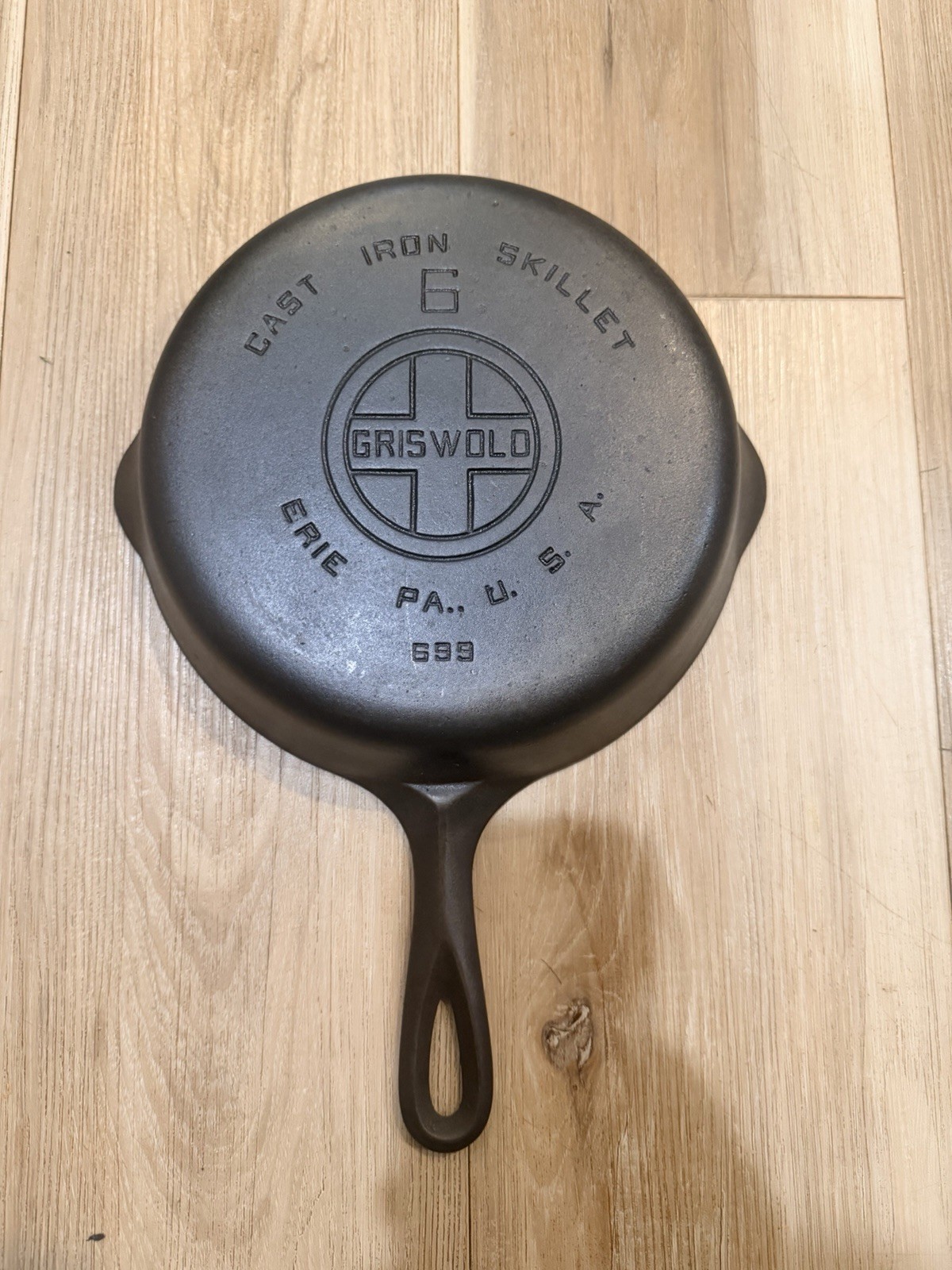 1930s Griswold No. 6 Cast Iron Skillet 699 Large Block Logo – Restored 1930s Griswold No. 6 Cast Iron Skillet 699 Large Block Logo – Restored