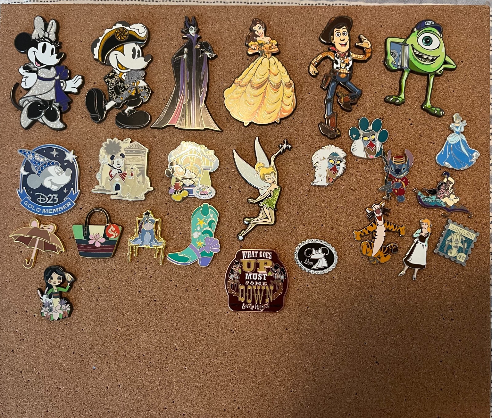 Disney Pin Collection Lot of 387 pins/Authentic Disney Pin Collection Lot of 387 pins/Authentic