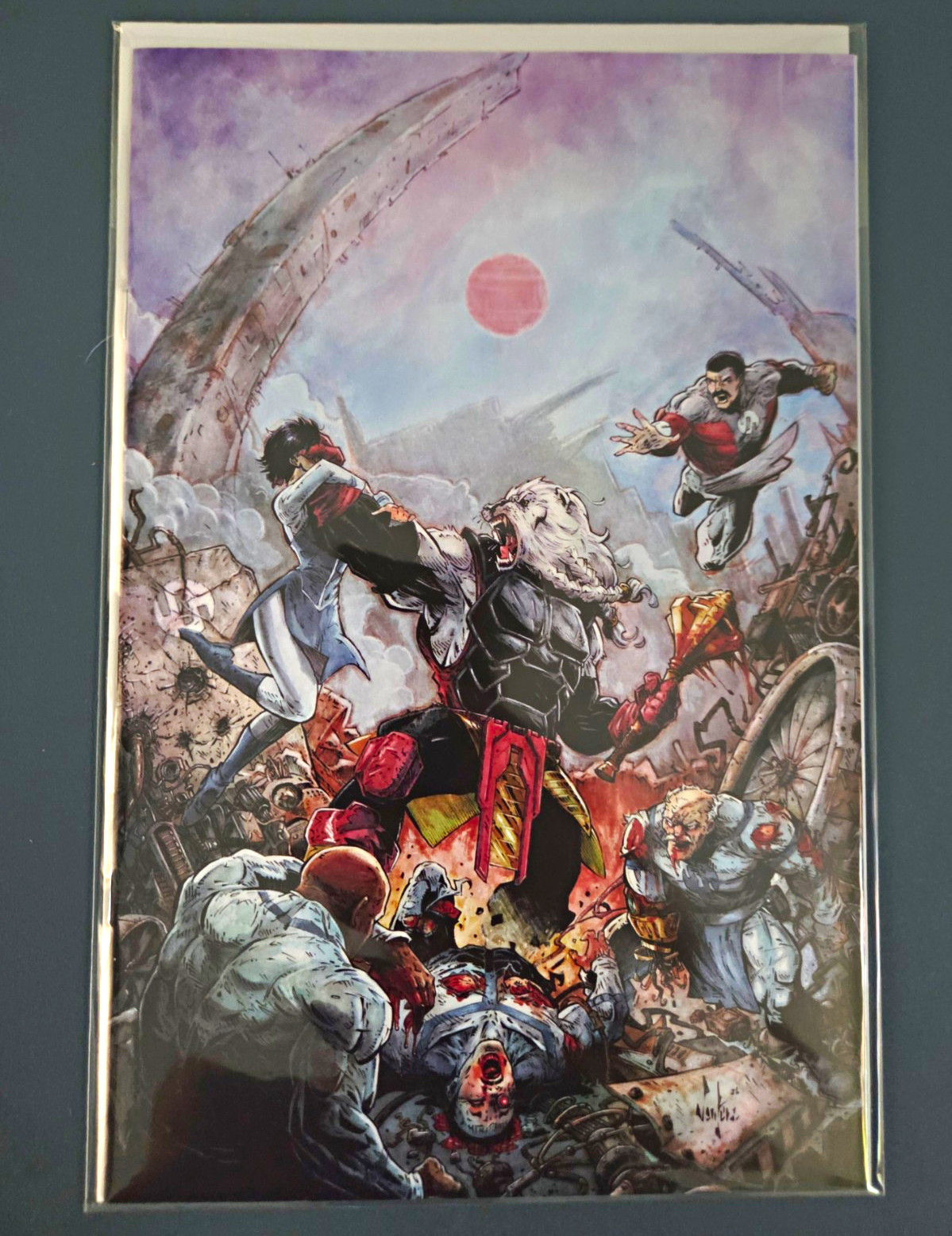 Invincible Universe Battle Beast #10 COA 615/999 Virgin Variant SDCC Invincible Universe Battle Beast #10 COA 615/999 Virgin Variant SDCC