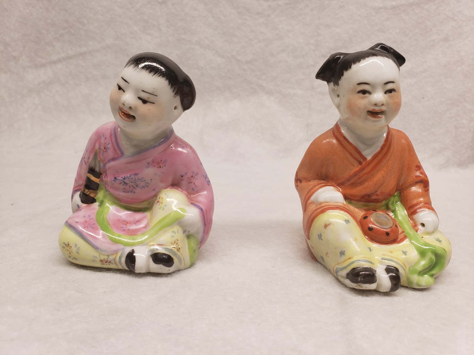 Pair Vtg Chinese Hand Painted Porcelain Seated Boy Girl Children Figurines 3.5"
