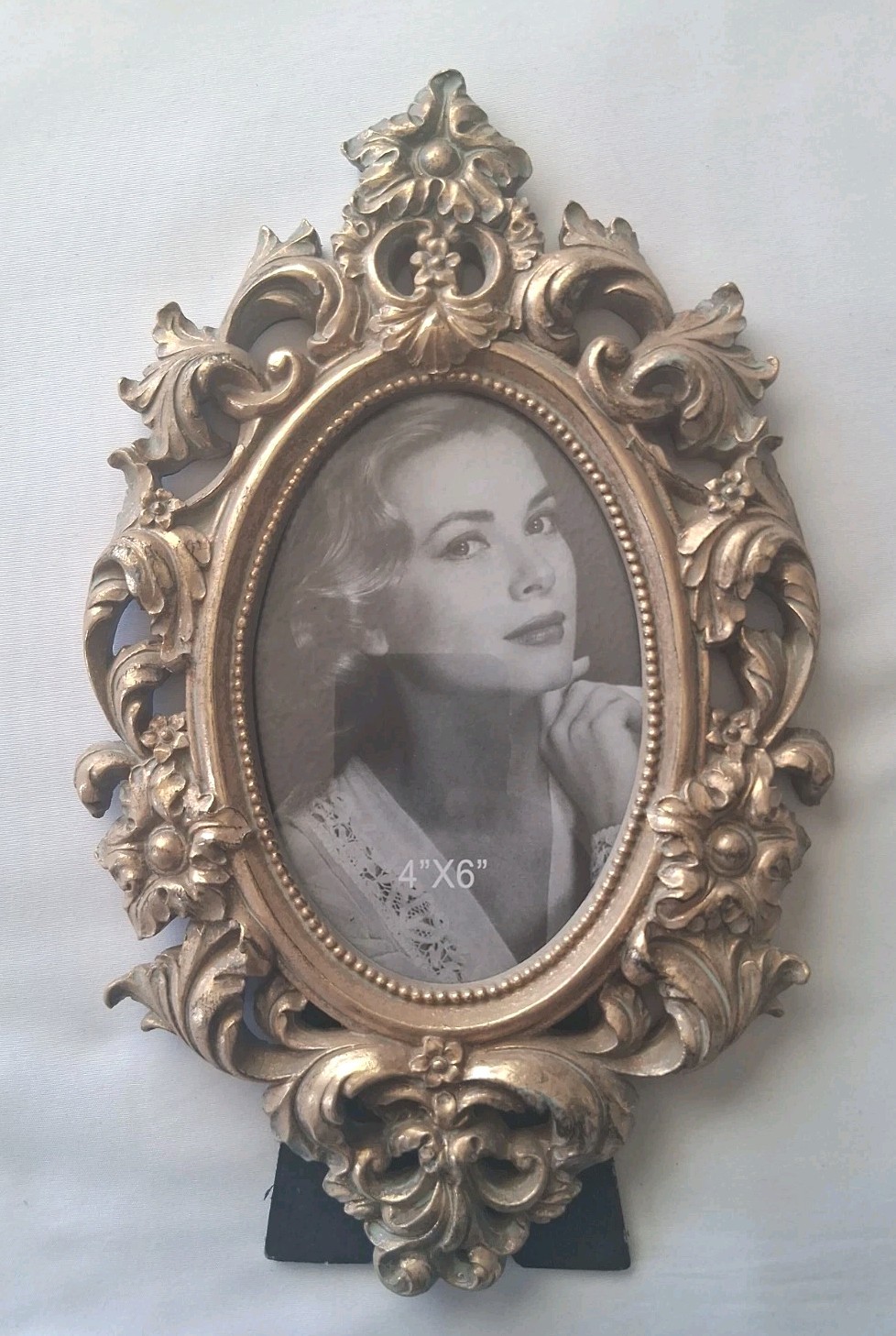 Vtg. Style Gold Ornate Oval Tabletop Picture Frame 4"x6" Baroque Rococo Vtg. Style Gold Ornate Oval Tabletop Picture Frame 4"x6" Baroque Rococo