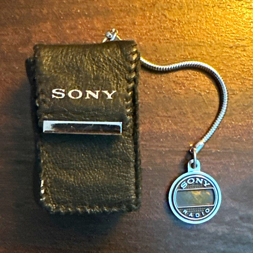 Sony ICR-120 Mini Transistor Radio Keychain Charm w/ Leather Case Black/Silver Sony ICR-120 Mini Transistor Radio Keychain Charm w/ Leather Case Black/Silver