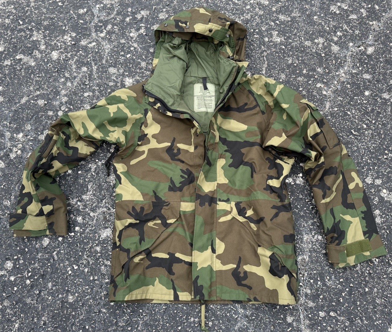 NWOT Medium Regular USGI Gen 1 ECWCS Woodland Camo GoreTex Parka Jacket 