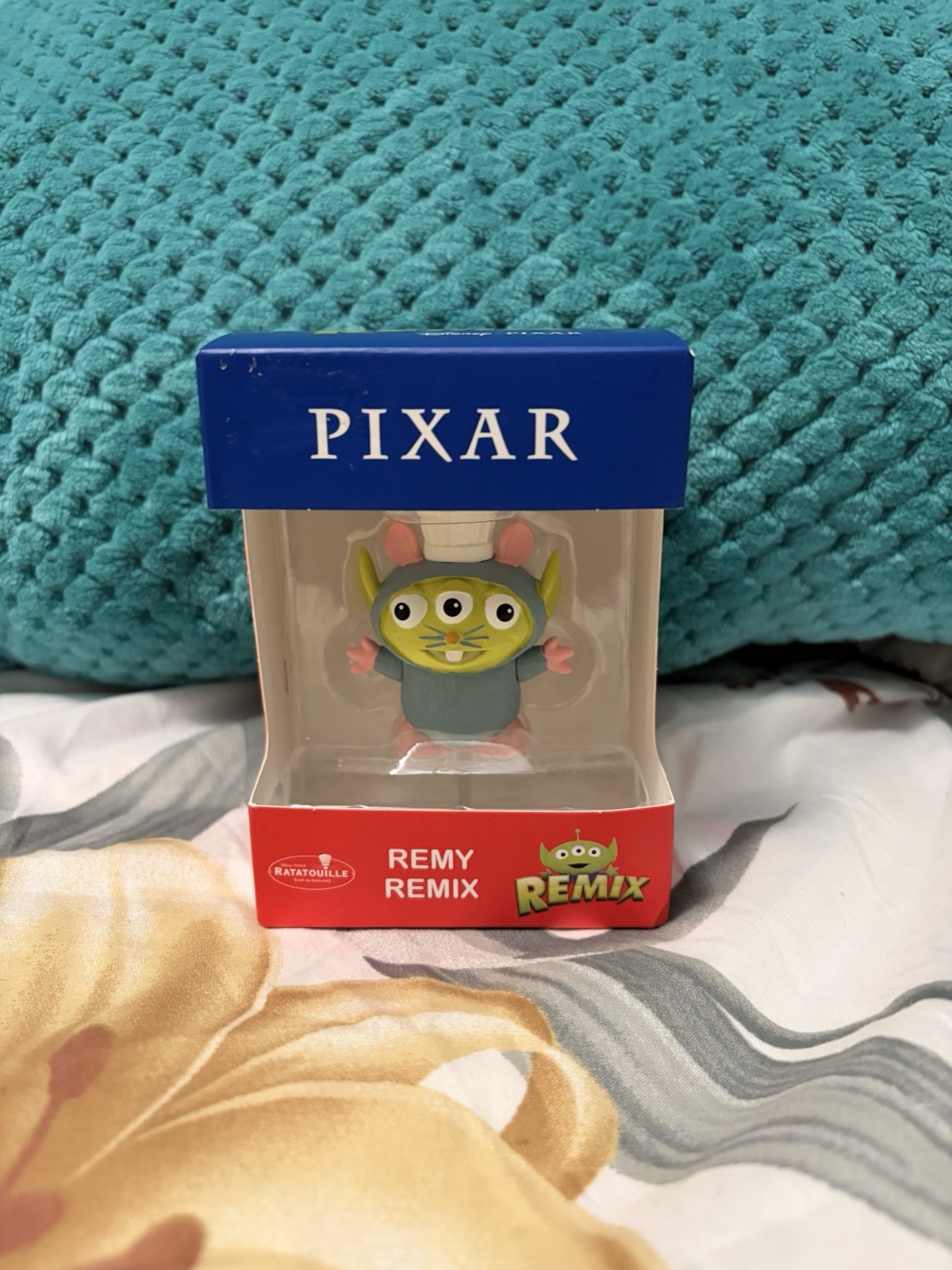Enesco Disney Showcase Ratatouille Figurine Enesco Disney Showcase Ratatouille Figurine