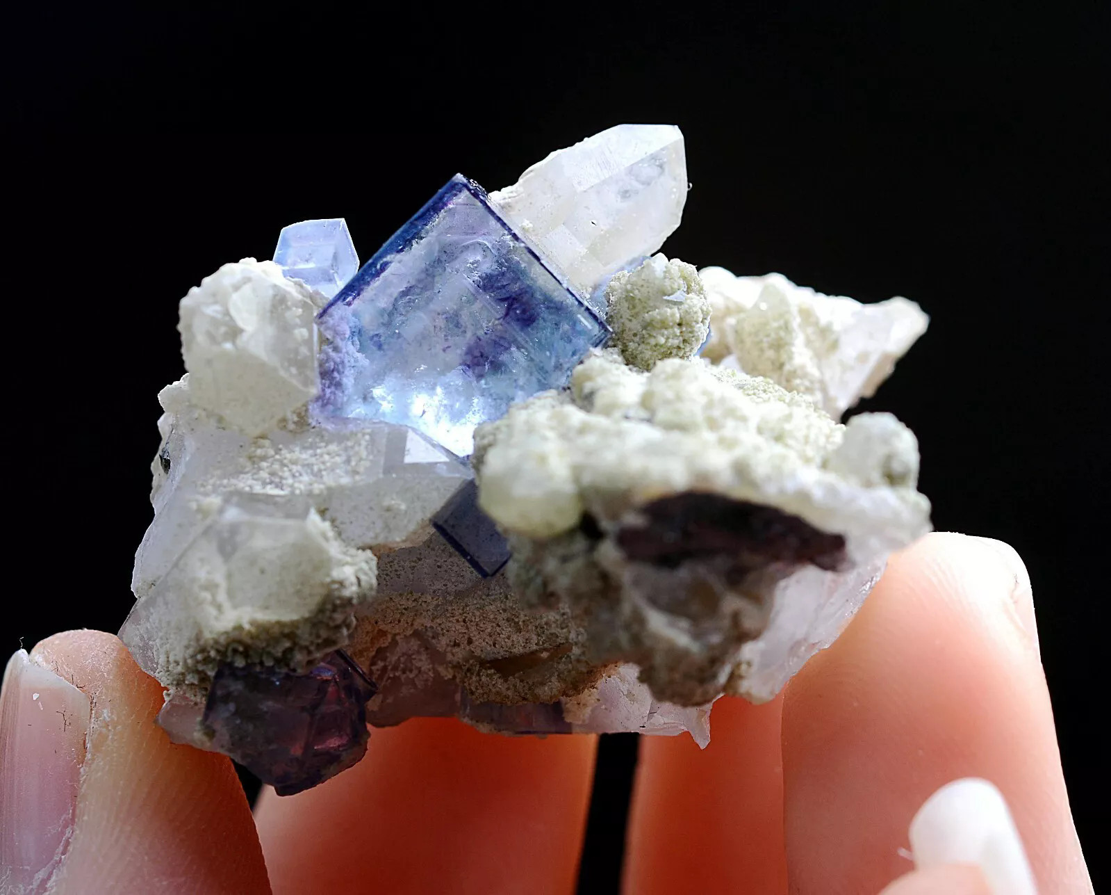 28g Natural Blue And White Porcelain Purple Fluorite Crystal Mineral Specimen 28g Natural Blue And White Porcelain Purple Fluorite Crystal Mineral Specimen
