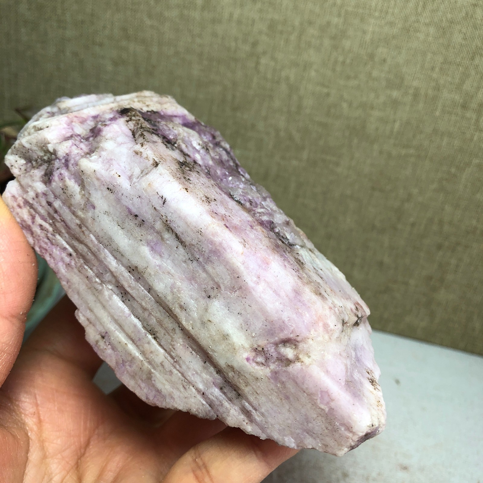 110-50-40mm NATURAL ROUGH KUNZITE PINK SPODUMENE CRYSTALS 444g A3642 110-50-40mm NATURAL ROUGH KUNZITE PINK SPODUMENE CRYSTALS 444g A3642