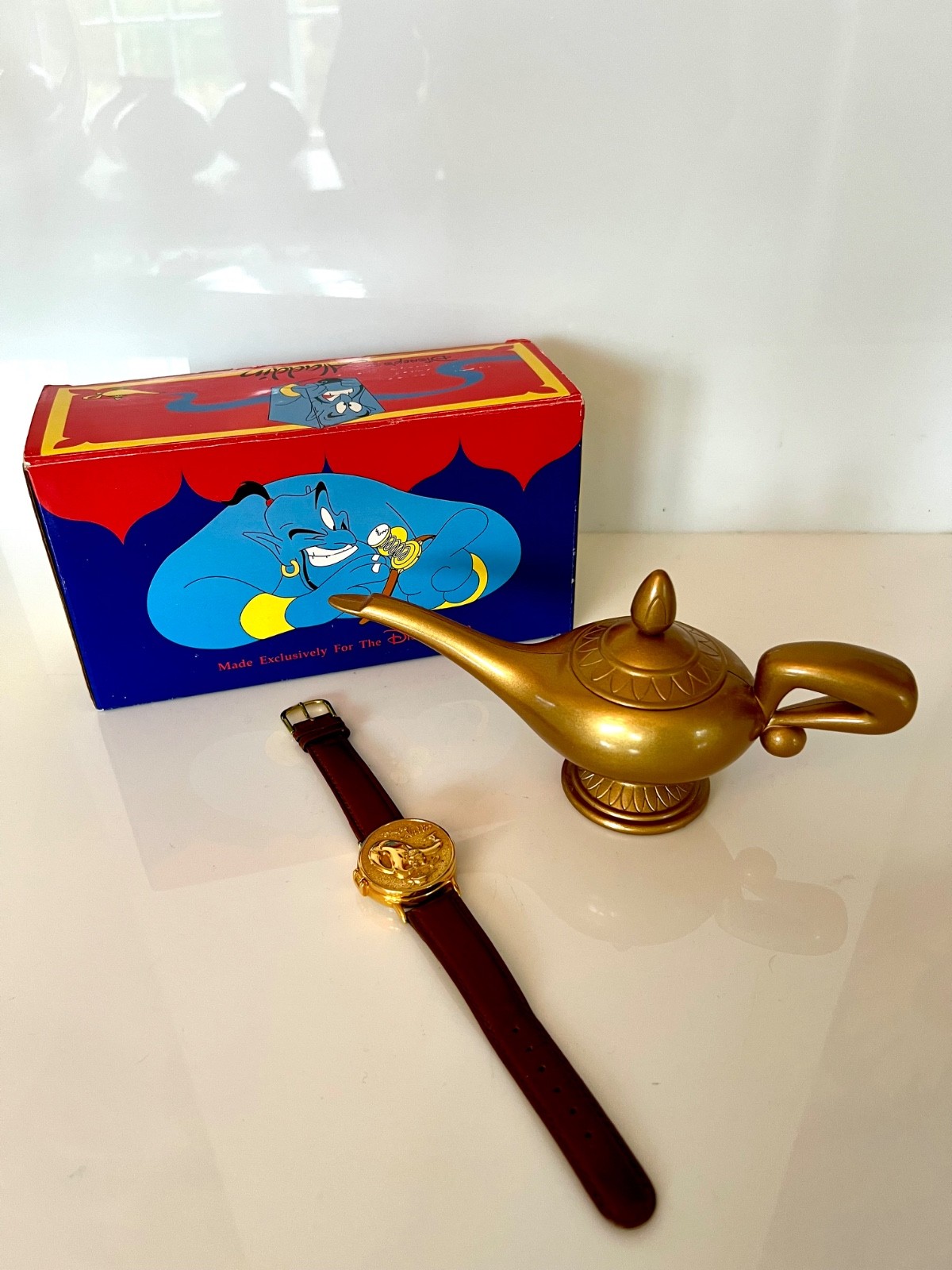 Vintage 1992 Disney Aladdin Genie Watch w/ Magic Metal Lamp Case Box pop up. Vintage 1992 Disney Aladdin Genie Watch w/ Magic Metal Lamp Case Box pop up.
