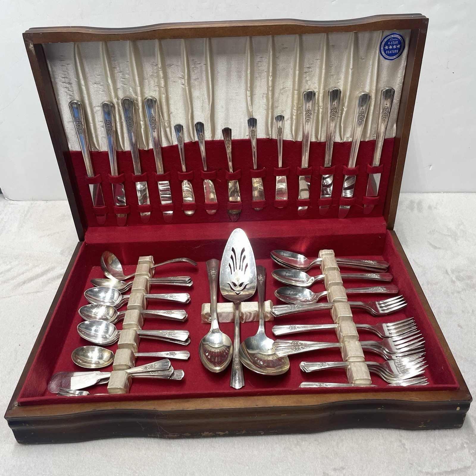 Vtg WM Rogers Silverplate Flatware Set 68 PC Service For 8 Floral Desire w/Box Vtg WM Rogers Silverplate Flatware Set 68 PC Service For 8 Floral Desire w/Box