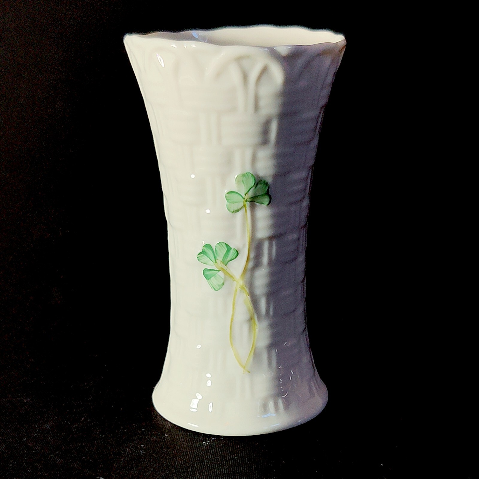 BELLEEK PORCELAIN SHAMROCK COLLEEN VASE, 4 1/4", Made in IRELAND BELLEEK PORCELAIN SHAMROCK COLLEEN VASE, 4 1/4", Made in IRELAND