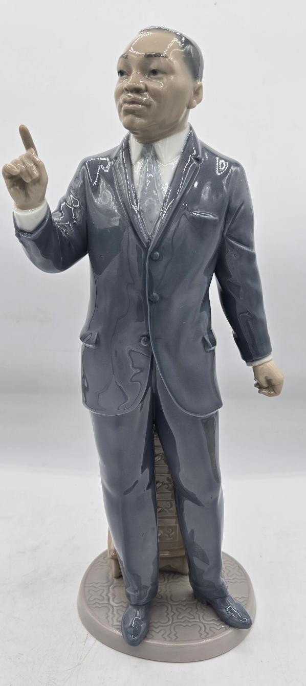 Lladro Figurine 7528 "DR. MARTIN LUTHER KING JR." Retired 2004. - No Box Lladro Figurine 7528 "DR. MARTIN LUTHER KING JR." Retired 2004. - No Box