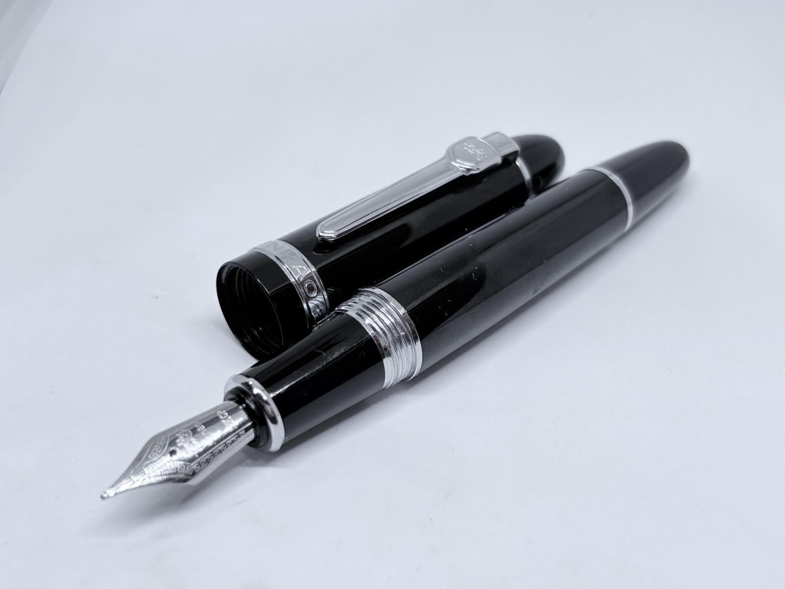 Vintage Jinhao Jumbo x159 Acrylic Silver Bright Black Fountain Pen - Medium Nib Vintage Jinhao Jumbo x159 Acrylic Silver Bright Black Fountain Pen - Medium Nib