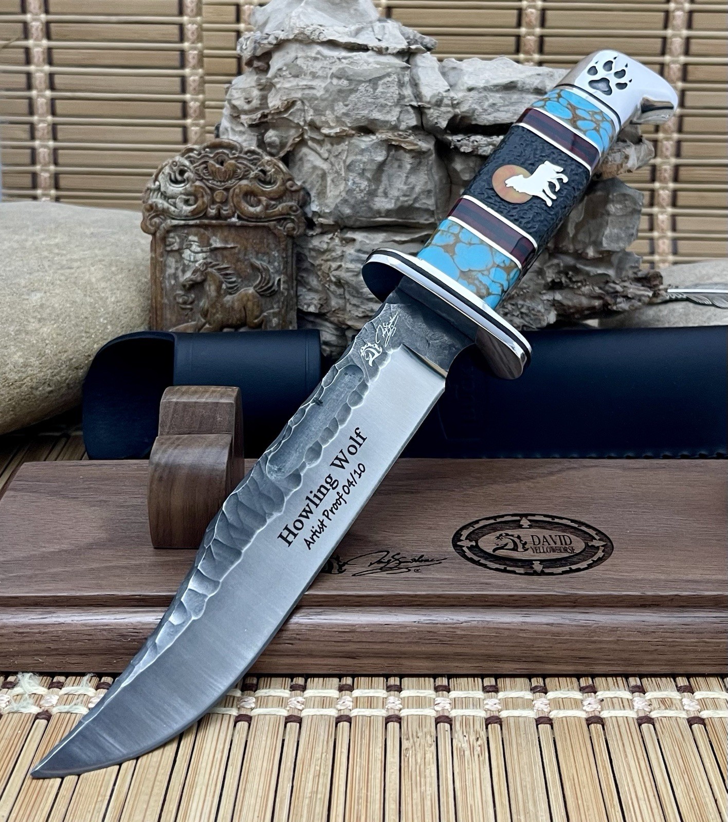 Buck 119 David Yellowhorse Howling Wolf #04 Artist Proof Chip Flint Hunter Knife Buck 119 David Yellowhorse Howling Wolf #04 Artist Proof Chip Flint Hunter Knife