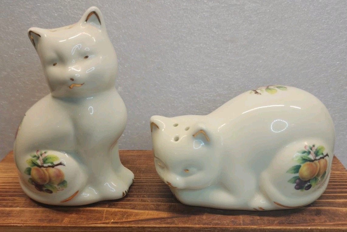 VTG Baum Bros Cat W/Victorian Fruit Pattern Salt & Pepper Shakers W/Gold Trim CB
