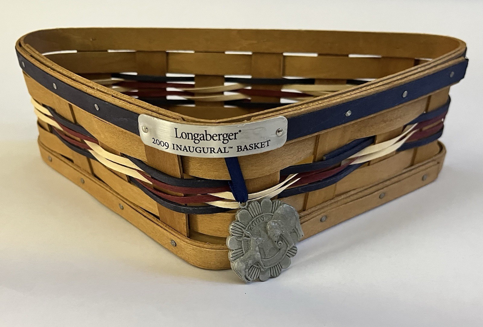 Exclusive Longaberger 2009 inaugural basket With Liner/ Still Packaged Top. Exclusive Longaberger 2009 inaugural basket With Liner/ Still Packaged Top.