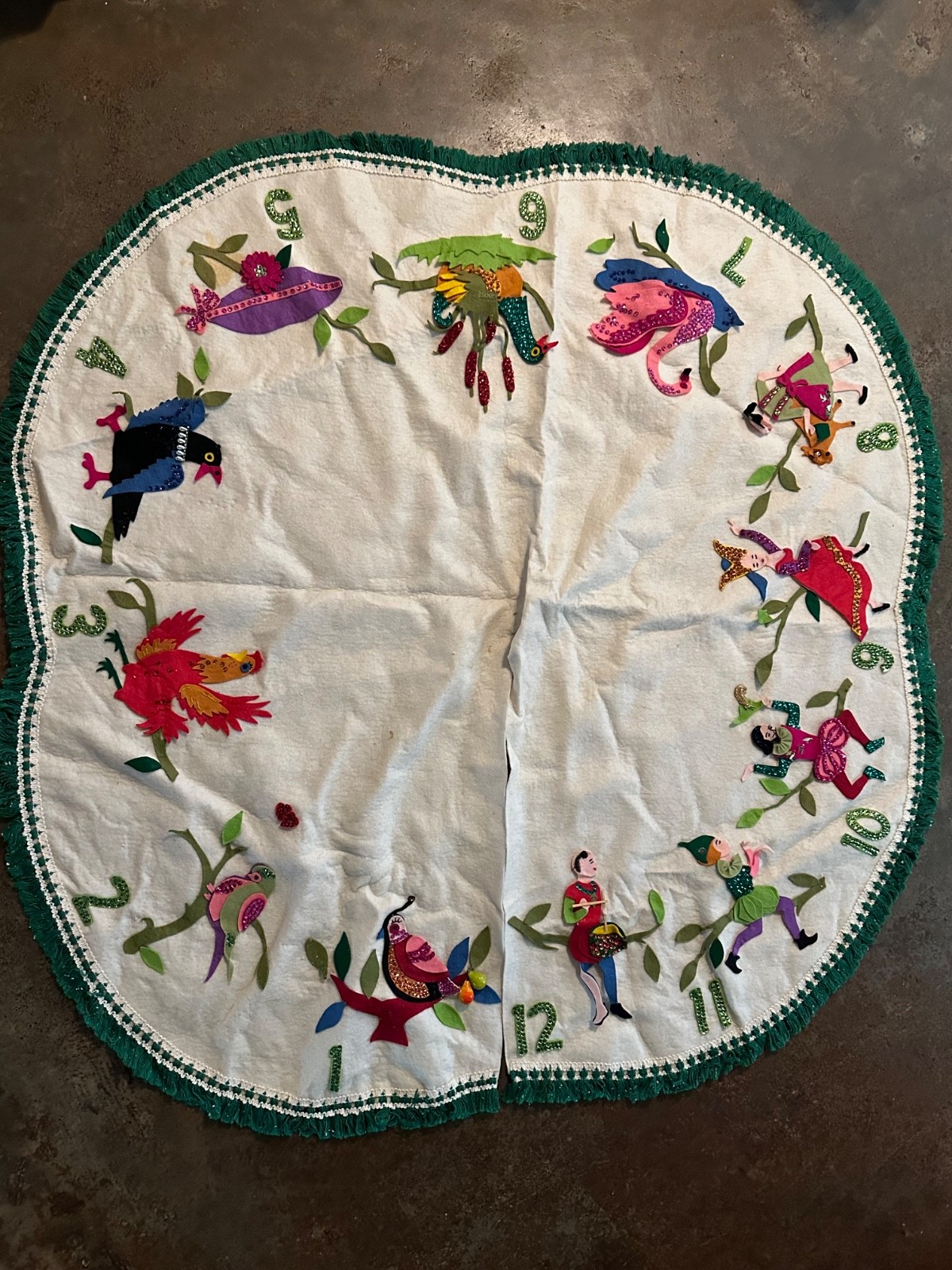 EXQUISITE VINTAGE CUSTOM MADE FELT TREE SKIRT 12 DAYS OF CHRISTMAS 52” DIAMETER EXQUISITE VINTAGE CUSTOM MADE FELT TREE SKIRT 12 DAYS OF CHRISTMAS 52” DIAMETER