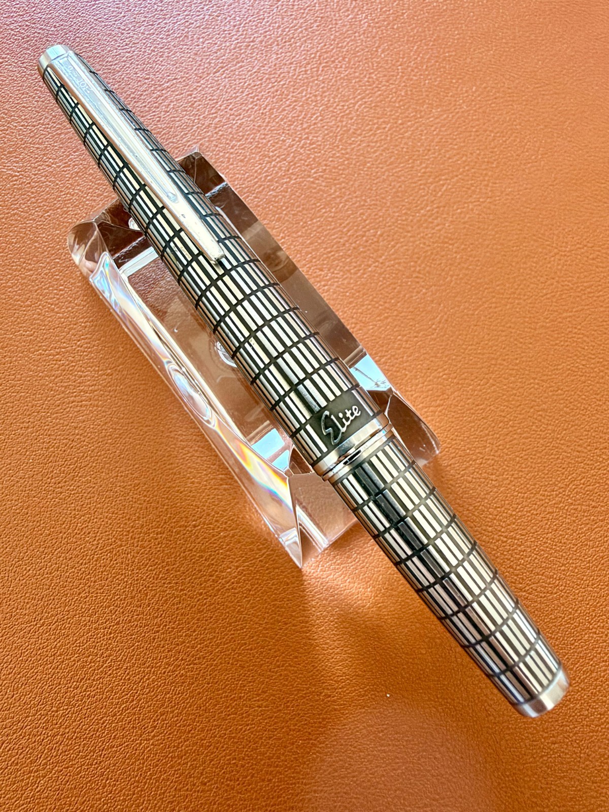 PILOT Fountain Pen Elite Black Steel Grid Nib-F 14K-585 VINTAGE H1080 1980 model PILOT Fountain Pen Elite Black Steel Grid Nib-F 14K-585 VINTAGE H1080 1980 model