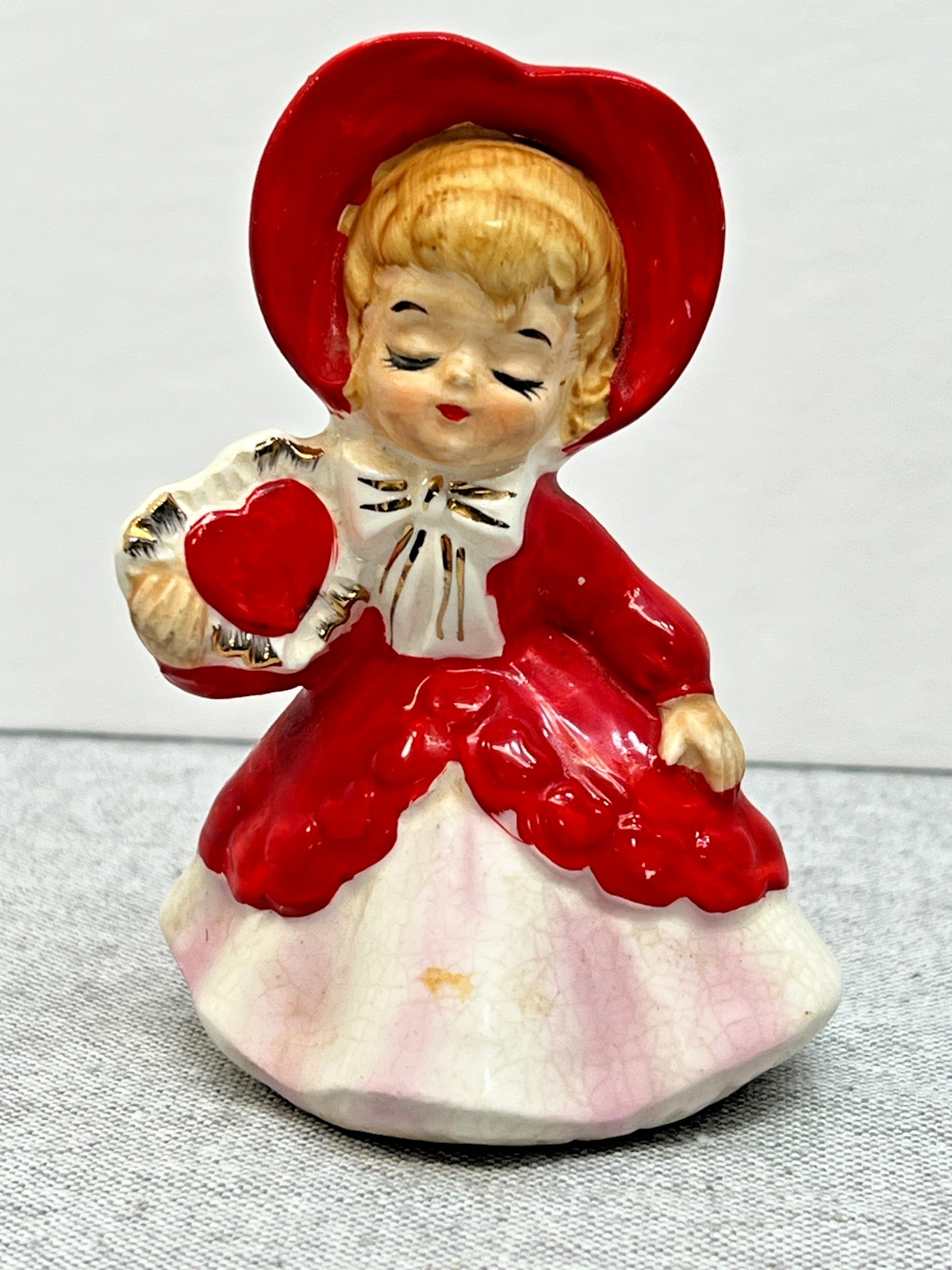 Vtg Lefton Valentine Girl Belle w/Red Heart & Heart Shaped Bonnet #033 Figurine Vtg Lefton Valentine Girl Belle w/Red Heart & Heart Shaped Bonnet #033 Figurine