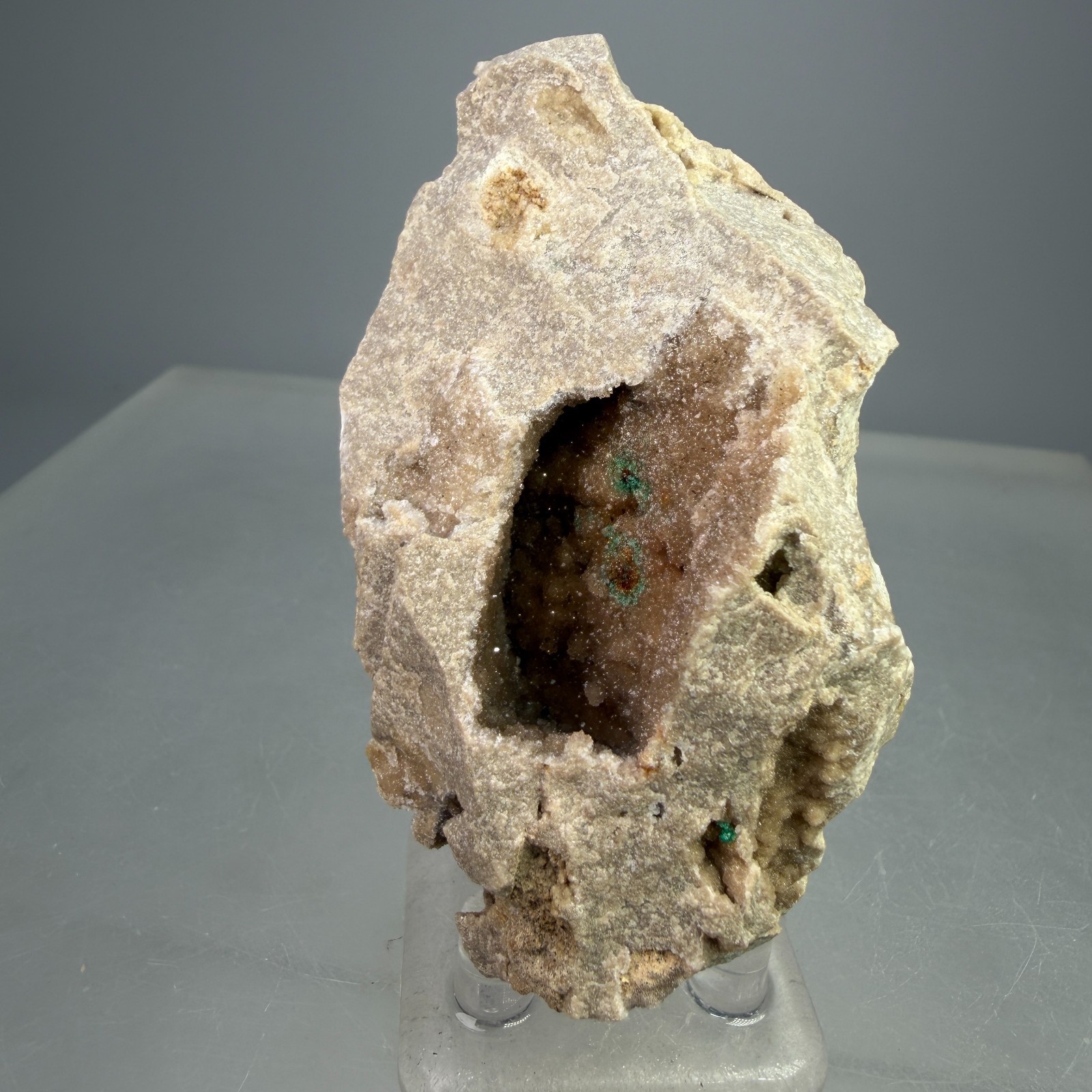 Malachite on Quartz: Morris Pit, Green Lake County, Wisconsin Malachite on Quartz: Morris Pit, Green Lake County, Wisconsin