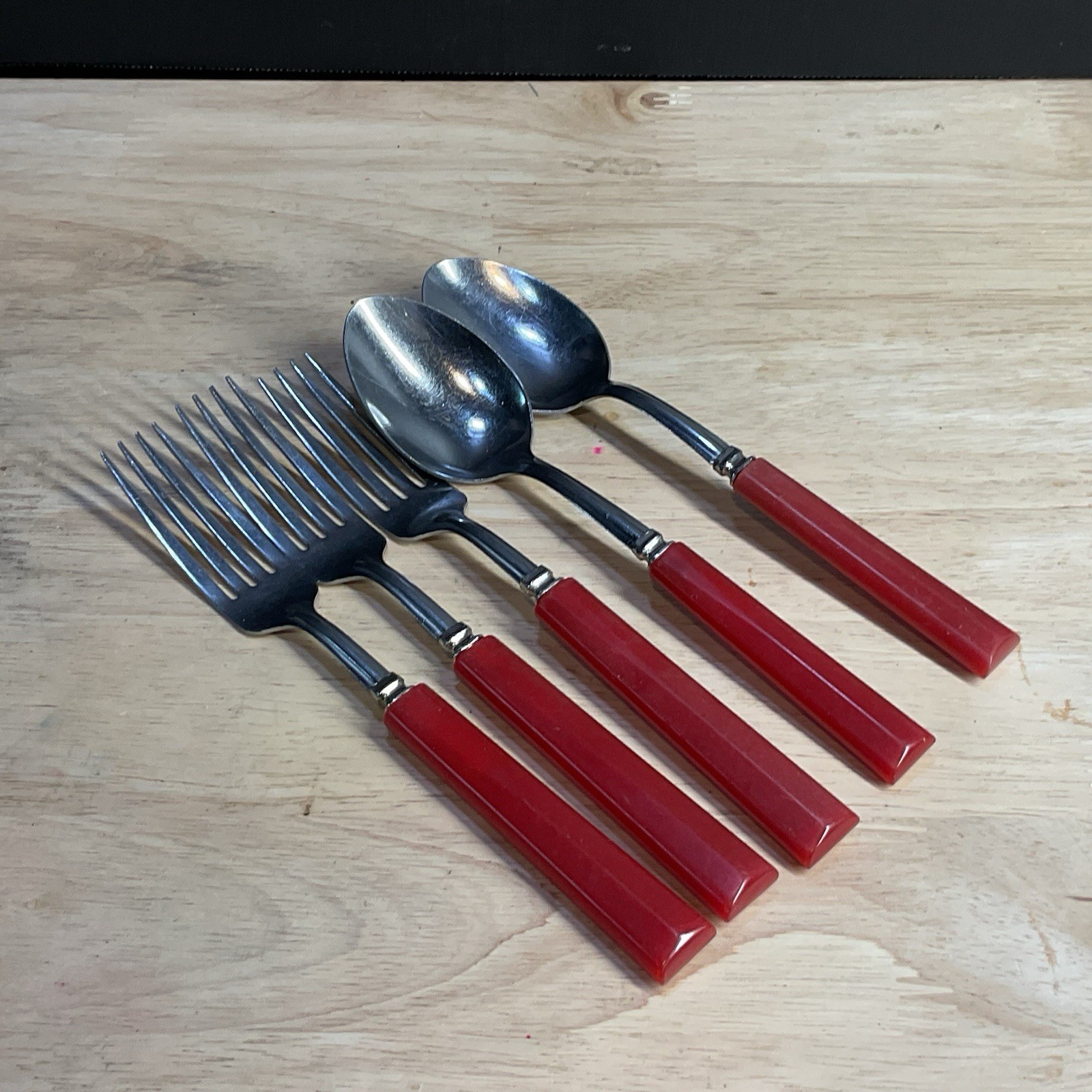 VTG BAKELITE Sta-Brite Stainless Red Handled Silverware 5pc Set Spoons Forks USA VTG BAKELITE Sta-Brite Stainless Red Handled Silverware 5pc Set Spoons Forks USA
