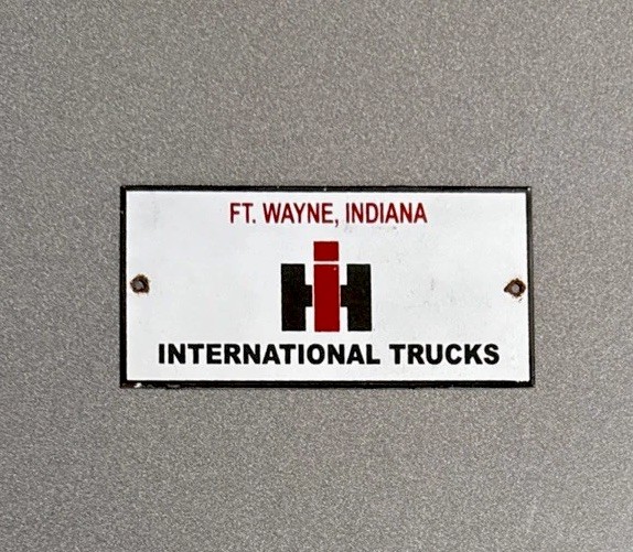 VINTAGE INTERNATIONAL HARVESTER PORCELAIN SIGN CAR GAS OIL TRUCK MOTORCYCLE VINTAGE INTERNATIONAL HARVESTER PORCELAIN SIGN CAR GAS OIL TRUCK MOTORCYCLE