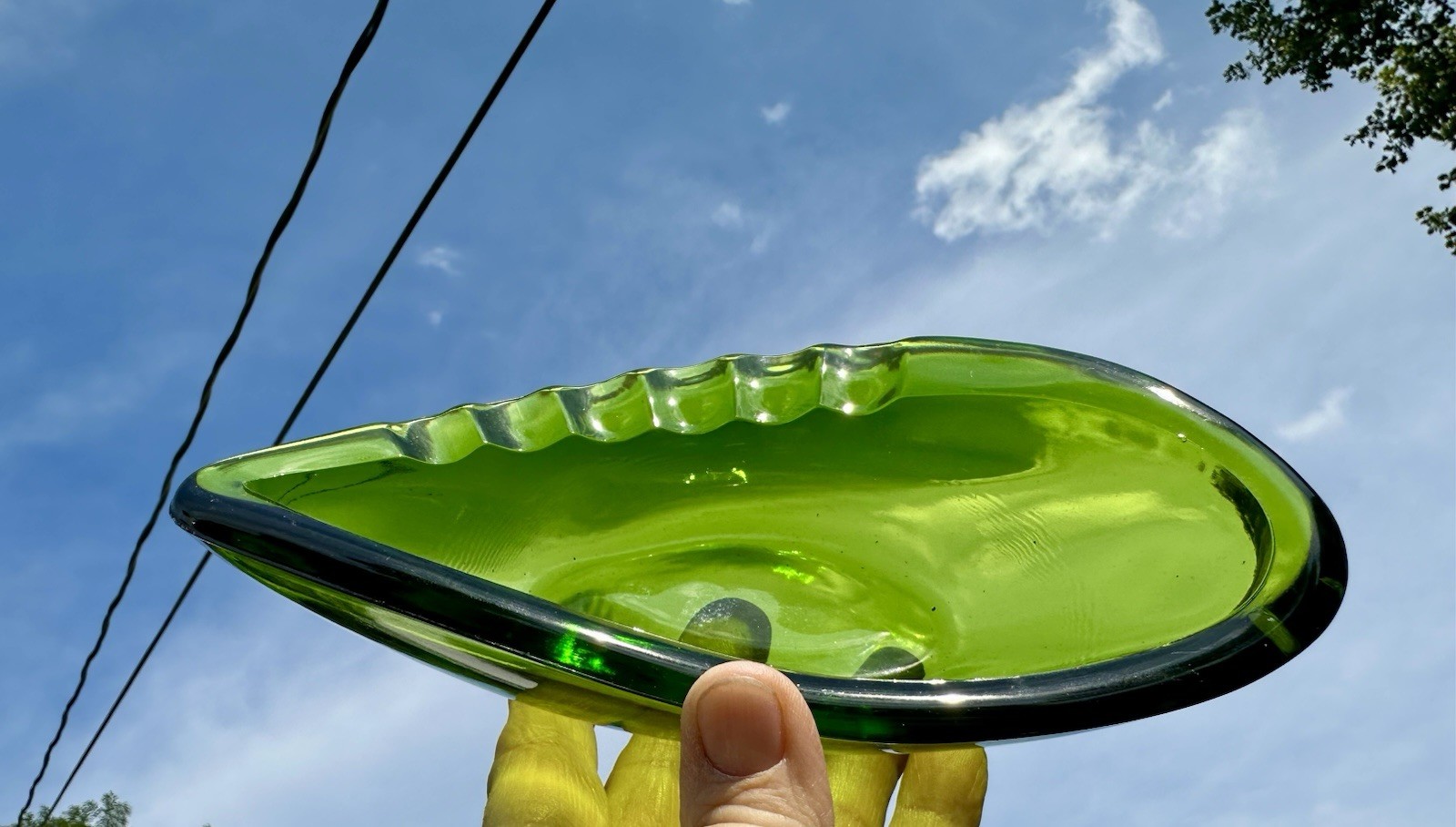 Gorgeous Green Glass Ashtray MCM LE Smith Orbit Kidney Shaped Mid Century Modern