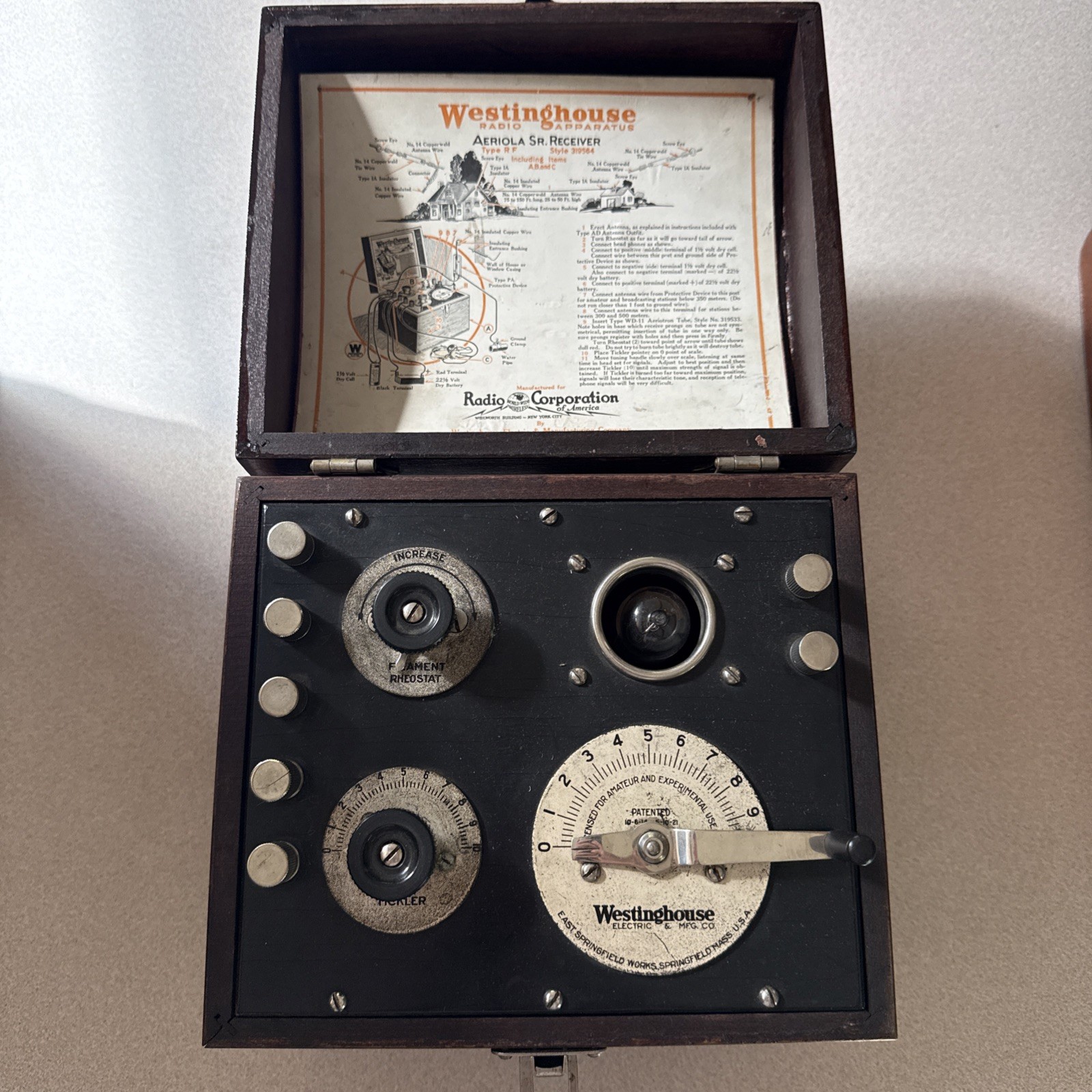 Antique 1920's Westinghouse Aeriola Sr. AM Radio Receiver With Bulb Antique 1920's Westinghouse Aeriola Sr. AM Radio Receiver With Bulb