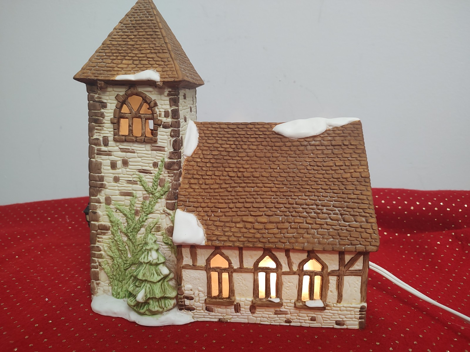 VINTAGE RARE 1985 DEPARTMENT 56 "DICKENS VILLAGE CHURCH" PORCELAIN LIGHTED HOUSE VINTAGE RARE 1985 DEPARTMENT 56 "DICKENS VILLAGE CHURCH" PORCELAIN LIGHTED HOUSE