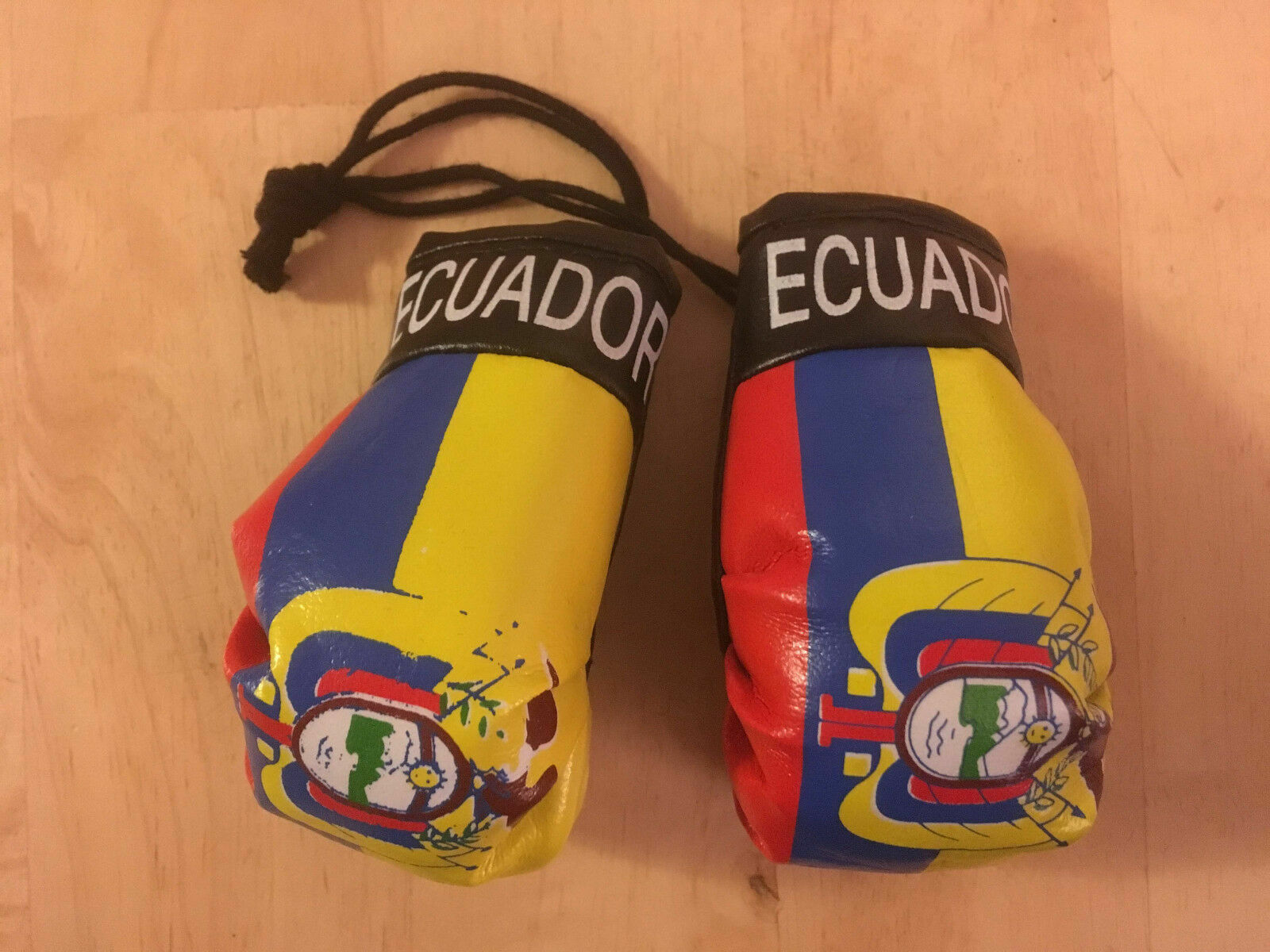 ECUADOR MINI BOXING GLOVES FLAG CAR TRUCK MIRROR ORNAMENT CHRISTMAS GIFT ECUADOR MINI BOXING GLOVES FLAG CAR TRUCK MIRROR ORNAMENT CHRISTMAS GIFT